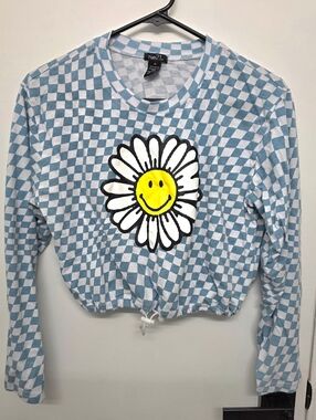 Rue21 Blue Checkered Daisy Smile Cropped Long Sleeve
